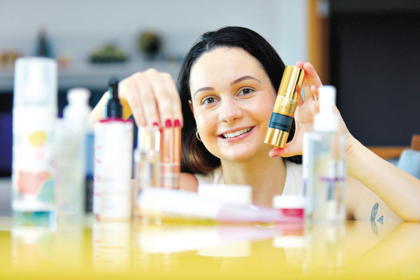 Dra. Paula Azevedo fala ao O Popular sobre os riscos de maquiagens e cosméticos vencidos